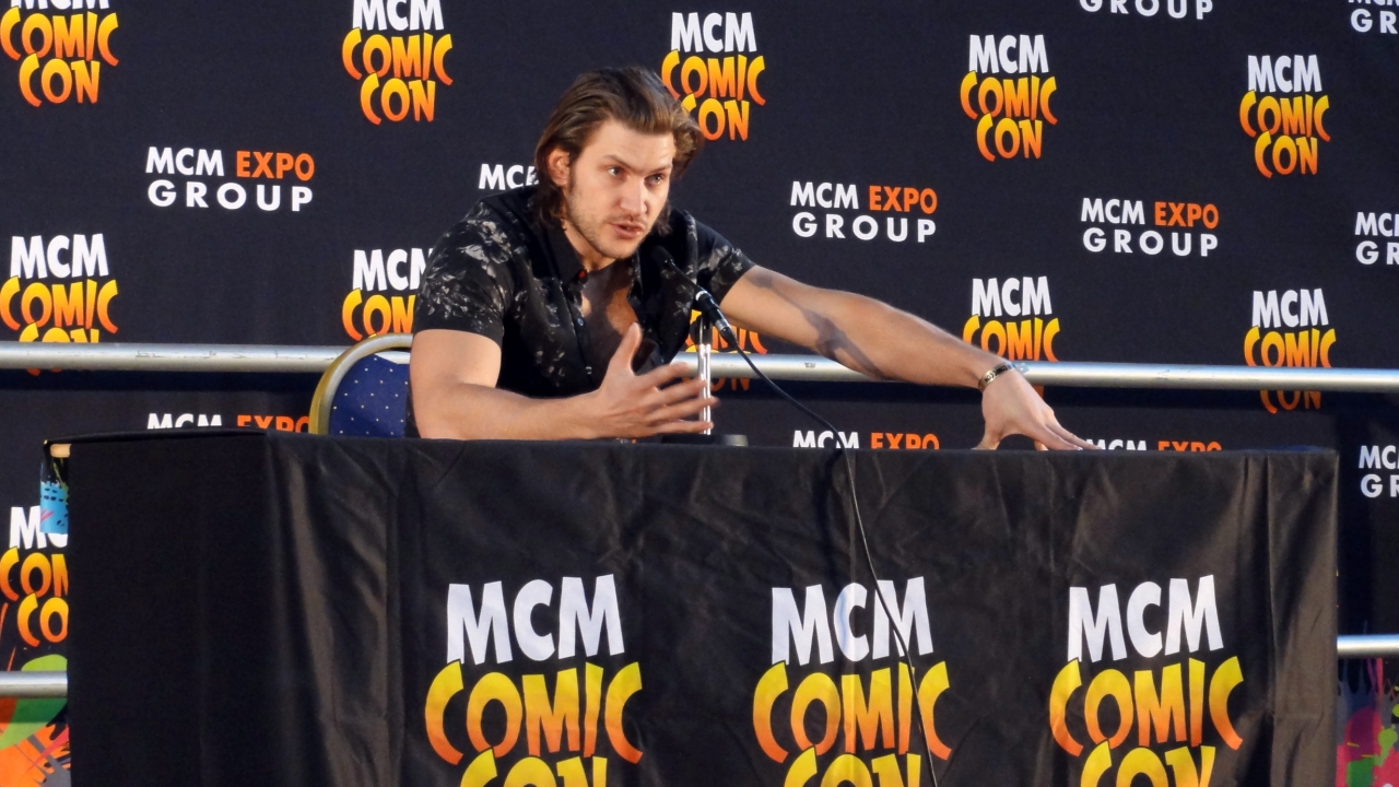 Read more about the article Bitten Panel with Greyston Holt at MCM Birmingham Comic Con